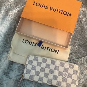 Louis Vuitton clemence wallet